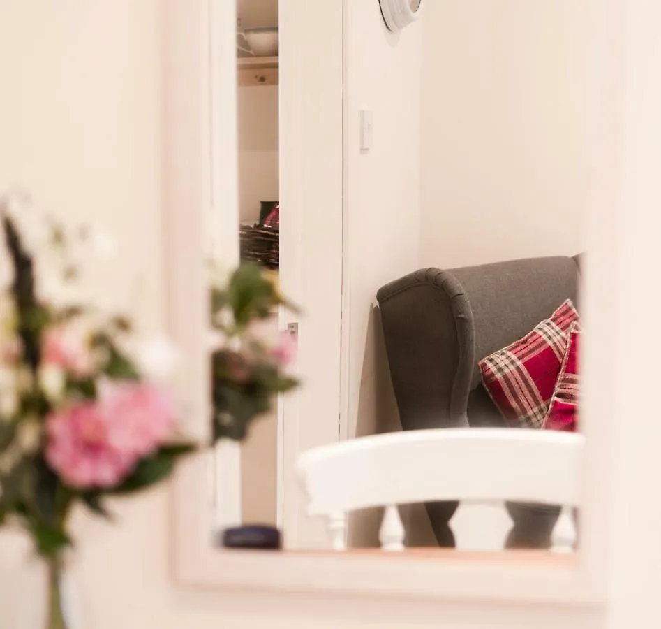 A Stay On The Brae Edinburgh Apartment